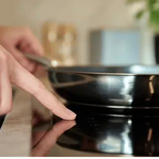 Touching a hot pan